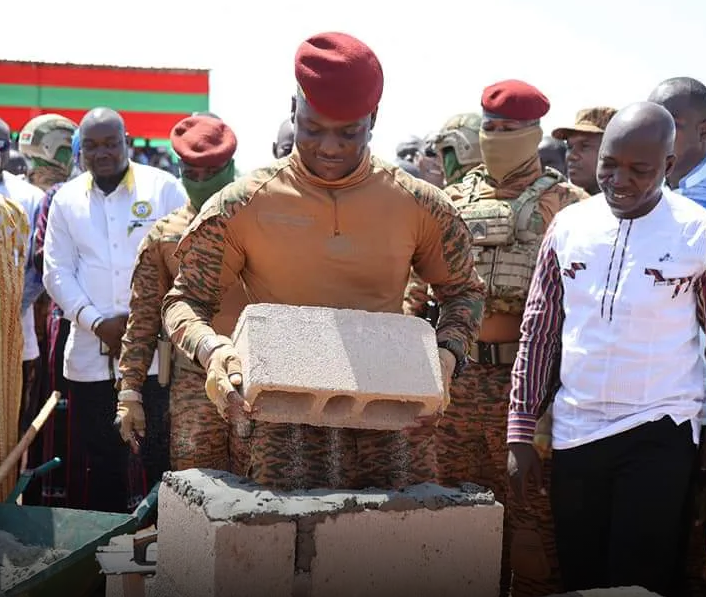 Burkina Faso : le gouvernement envisage de nationaliser davantage de mines d’or