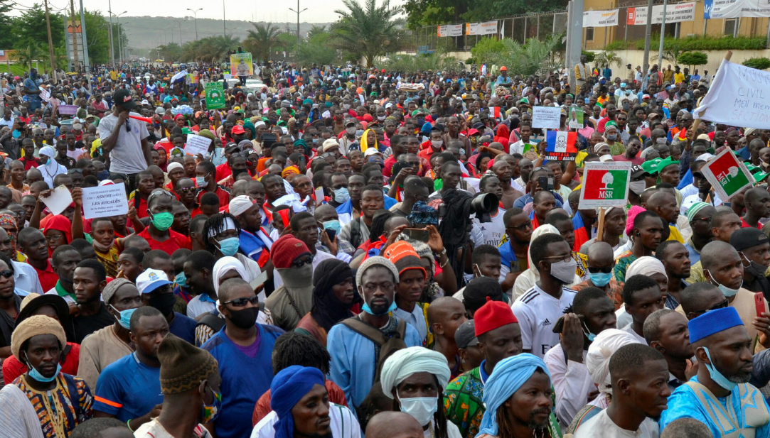Mali: les partis politiques appellent à un nouveau rassemblement le 9 mai contre leur dissolution programmée