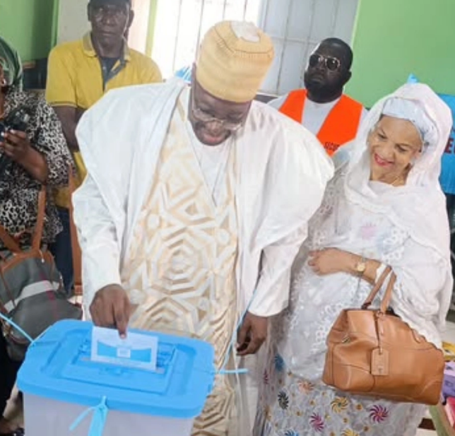 Présidentielle au Cameroun : Issa Tchiroma annonce sa victoire devant Paul Biya