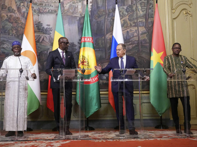 Sahel: Lavrov accuse la France et l’Ukraine de soutenir des groupes armés, Moscou défend l’Africa Corps